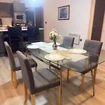 Apartment New - Sleeps 4 - Parking - Centre