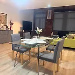 New - Sleeps 4 - Parking - Centre Bradford (West Yorkshire)