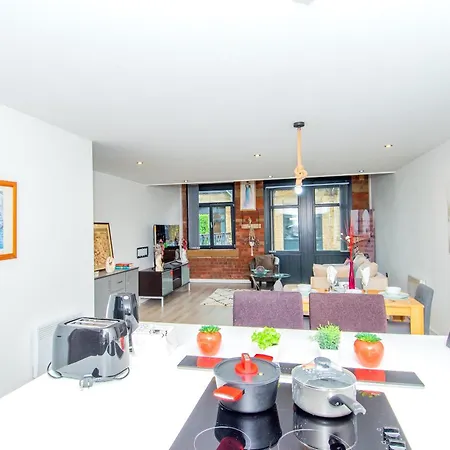 New - Sleeps 4 - Parking - Centre Apartment Bradford (West Yorkshire)