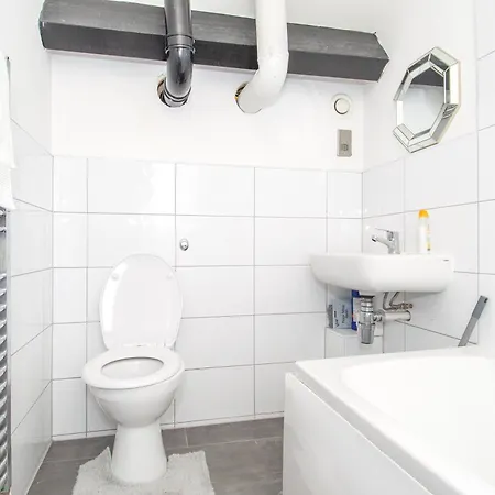 New - Sleeps 4 - Parking - Centre