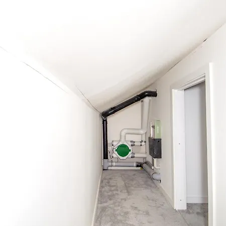 New - Sleeps 4 - Parking - Centre