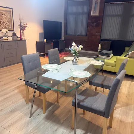 New - Sleeps 4 - Parking - Centre Bradford (West Yorkshire)