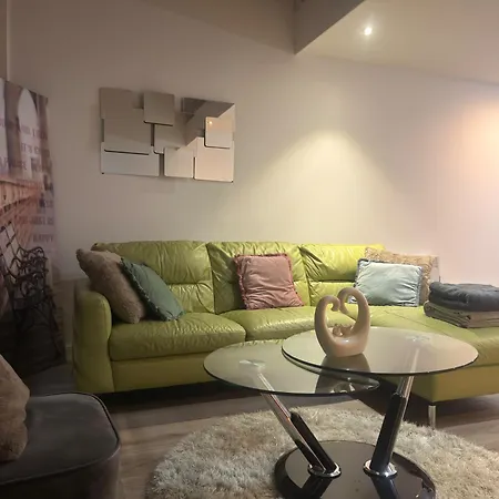 New - Sleeps 4 - Parking - Centre