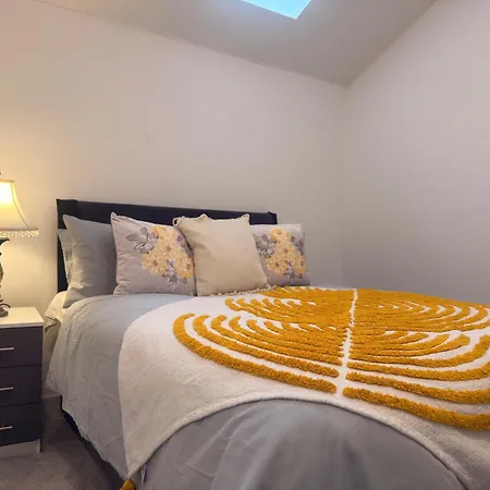 Apartment New - Sleeps 4 - Parking - Centre *