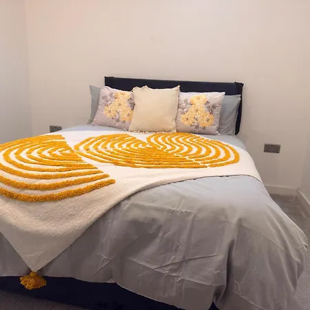 New - Sleeps 4 - Parking - Centre Bradford (West Yorkshire)