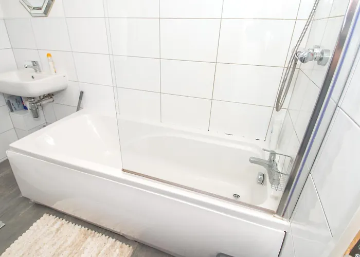 New - Sleeps 4 - Parking - Centre Bradford (West Yorkshire)