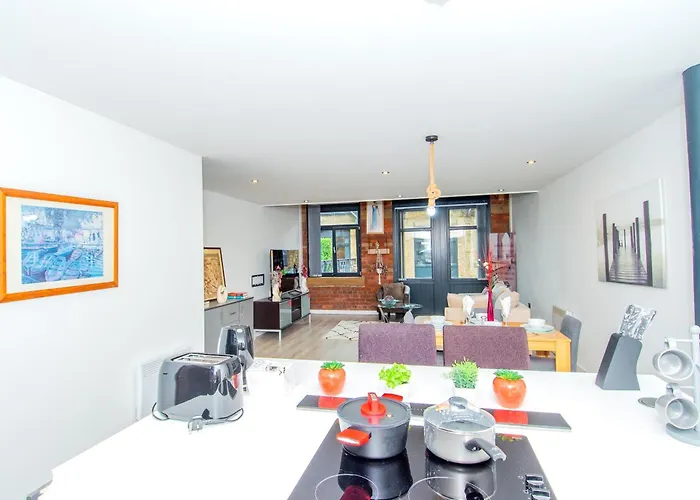 New - Sleeps 4 - Parking - Centre Apartment Bradford (West Yorkshire)