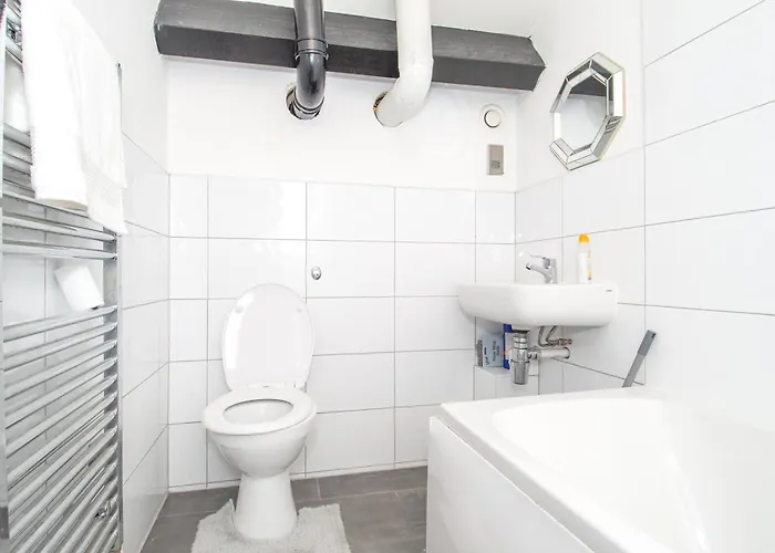 New - Sleeps 4 - Parking - Centre