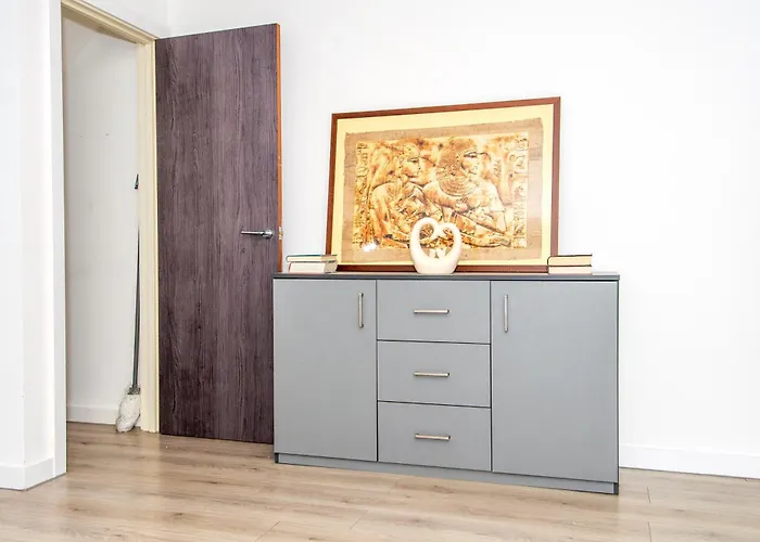 New - Sleeps 4 - Parking - Centre Bradford (West Yorkshire)