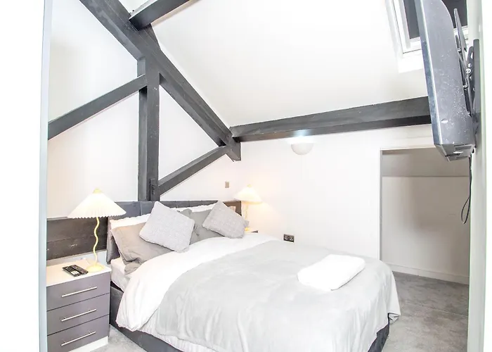 New - Sleeps 4 - Parking - Centre