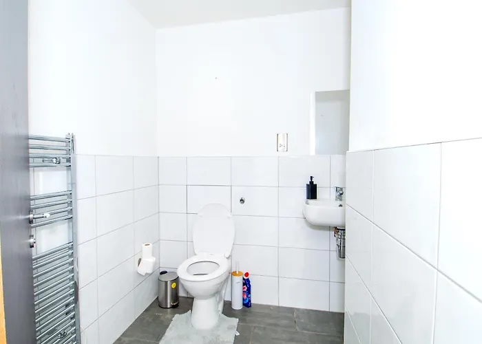 New - Sleeps 4 - Parking - Centre