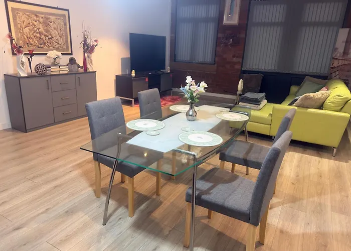 New - Sleeps 4 - Parking - Centre Bradford (West Yorkshire)