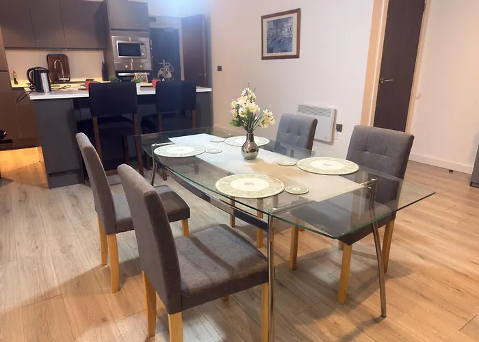 Apartment New - Sleeps 4 - Parking - Centre