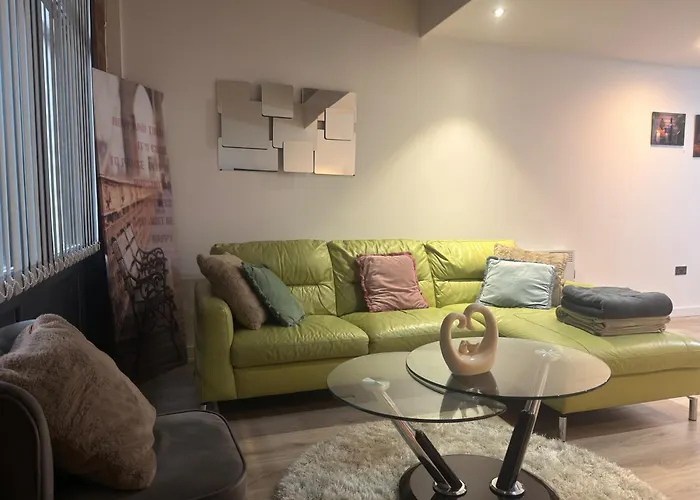 Apartment New - Sleeps 4 - Parking - Centre *