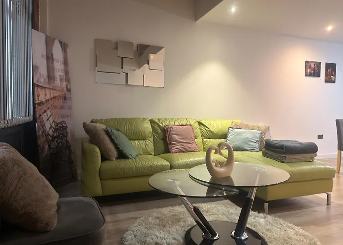 New - Sleeps 4 - Parking - Centre