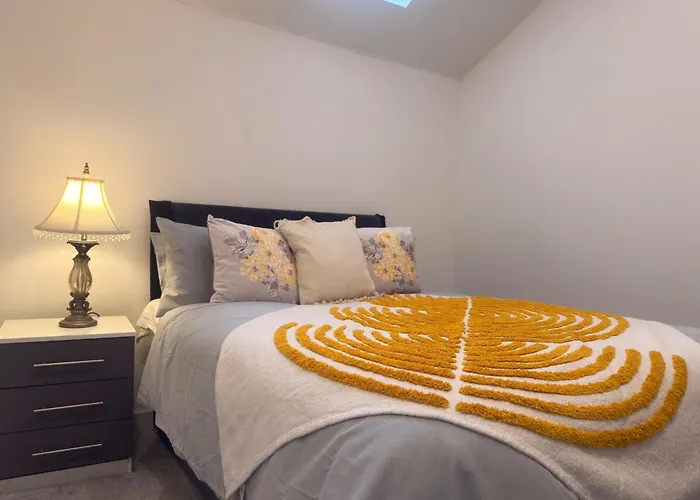 Apartment New - Sleeps 4 - Parking - Centre *