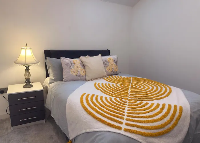 New - Sleeps 4 - Parking - Centre