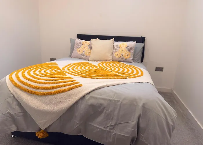 New - Sleeps 4 - Parking - Centre Bradford (West Yorkshire)
