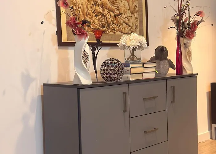 Apartment New - Sleeps 4 - Parking - Centre